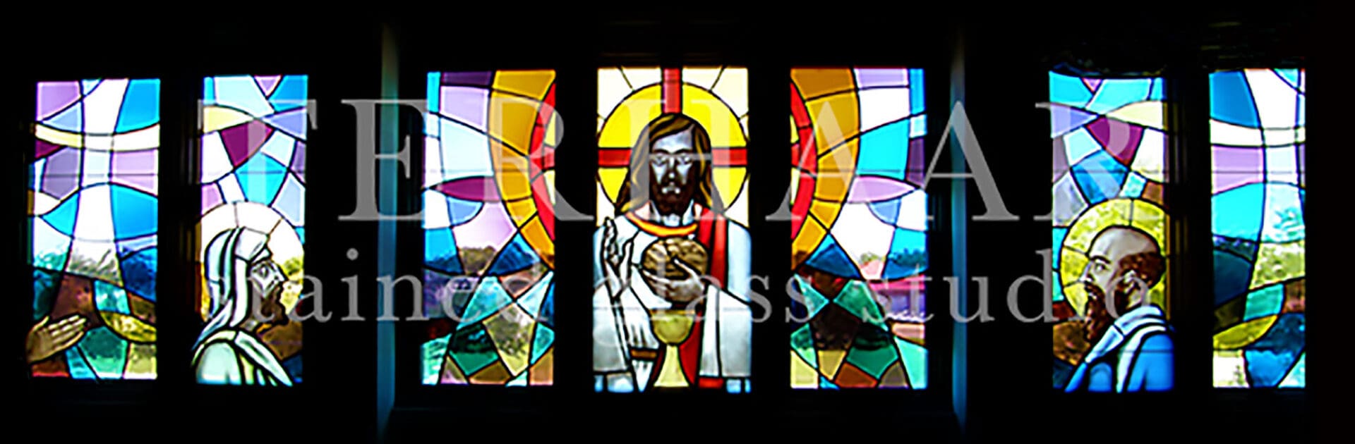 stained-glass-art_jesus-breaking-bread_stained-glass-windows_house-of-worship_terhaarglass.com